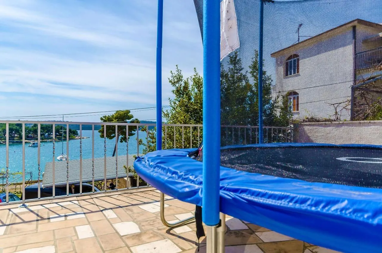 Apartment Rizza Трогир