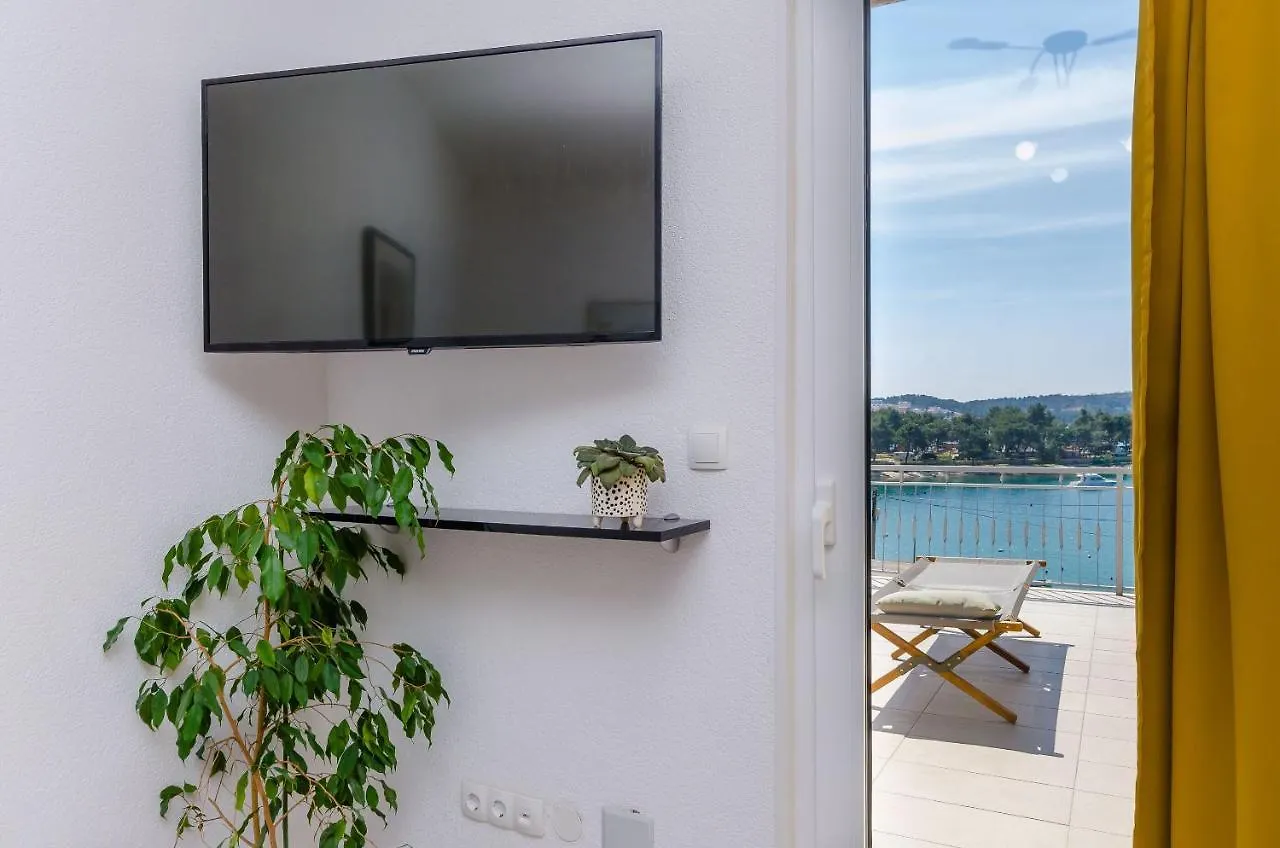 Apartment Rizza Трогир